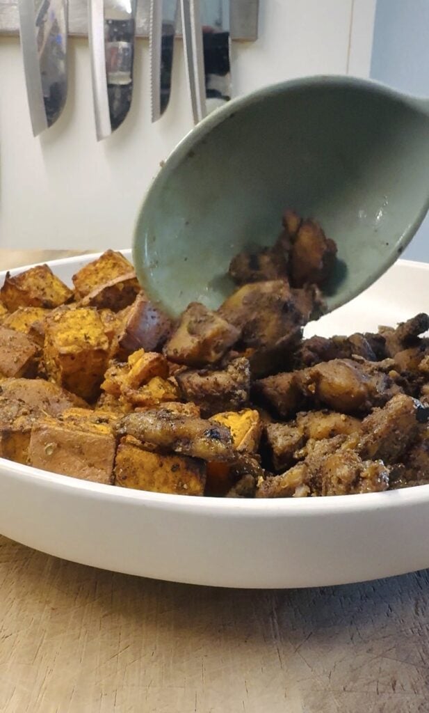 adding chicken to bowl